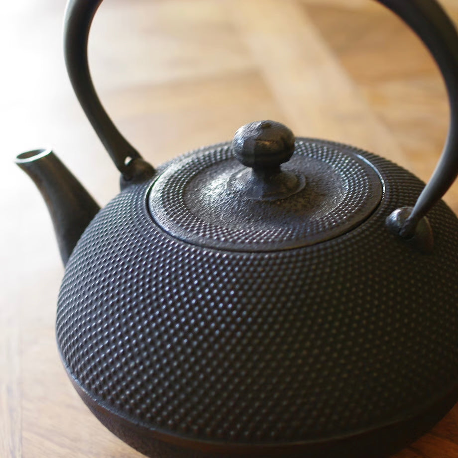 Nambu Cast Iron Arare Pattern Kettle 1200ml