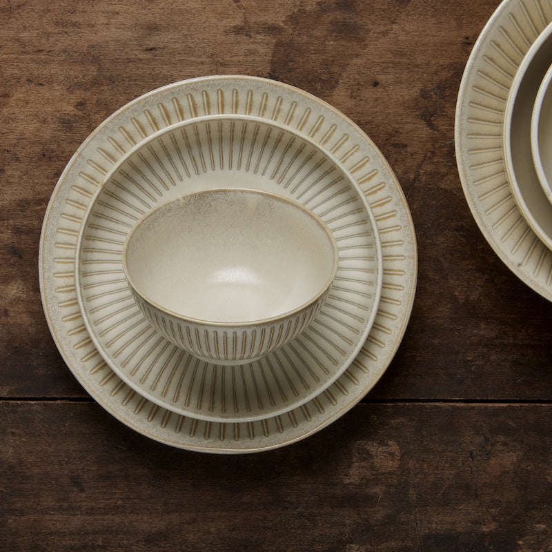 Ridged Alabaster Dinner Plate 23cm