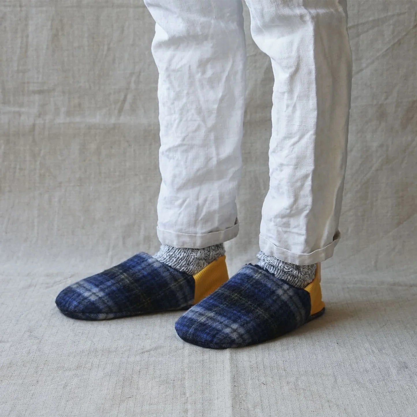 Merippa Shaggy Tartan x Quilted Boa Blue Japanese Slippers