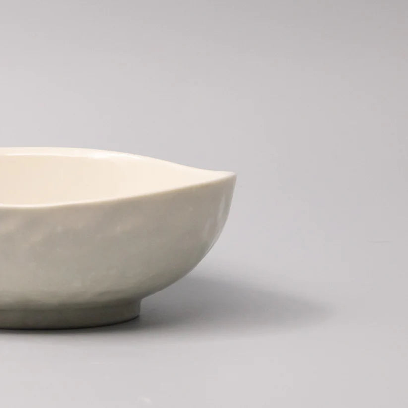 Kanso Soft White Uneven Bowl 17cm