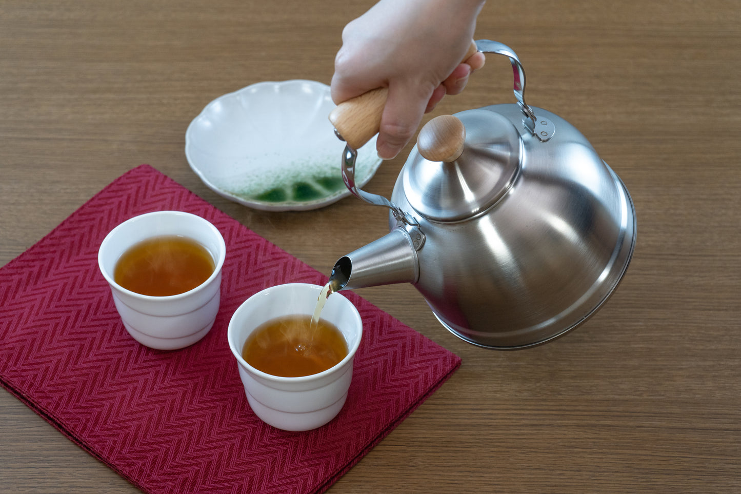 Chitose Wooden-Handled Modern Kettle 2.5L