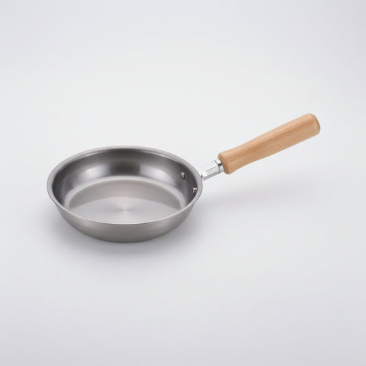 Chitose Wooden-Handled Iron Frying Pan 16cm
