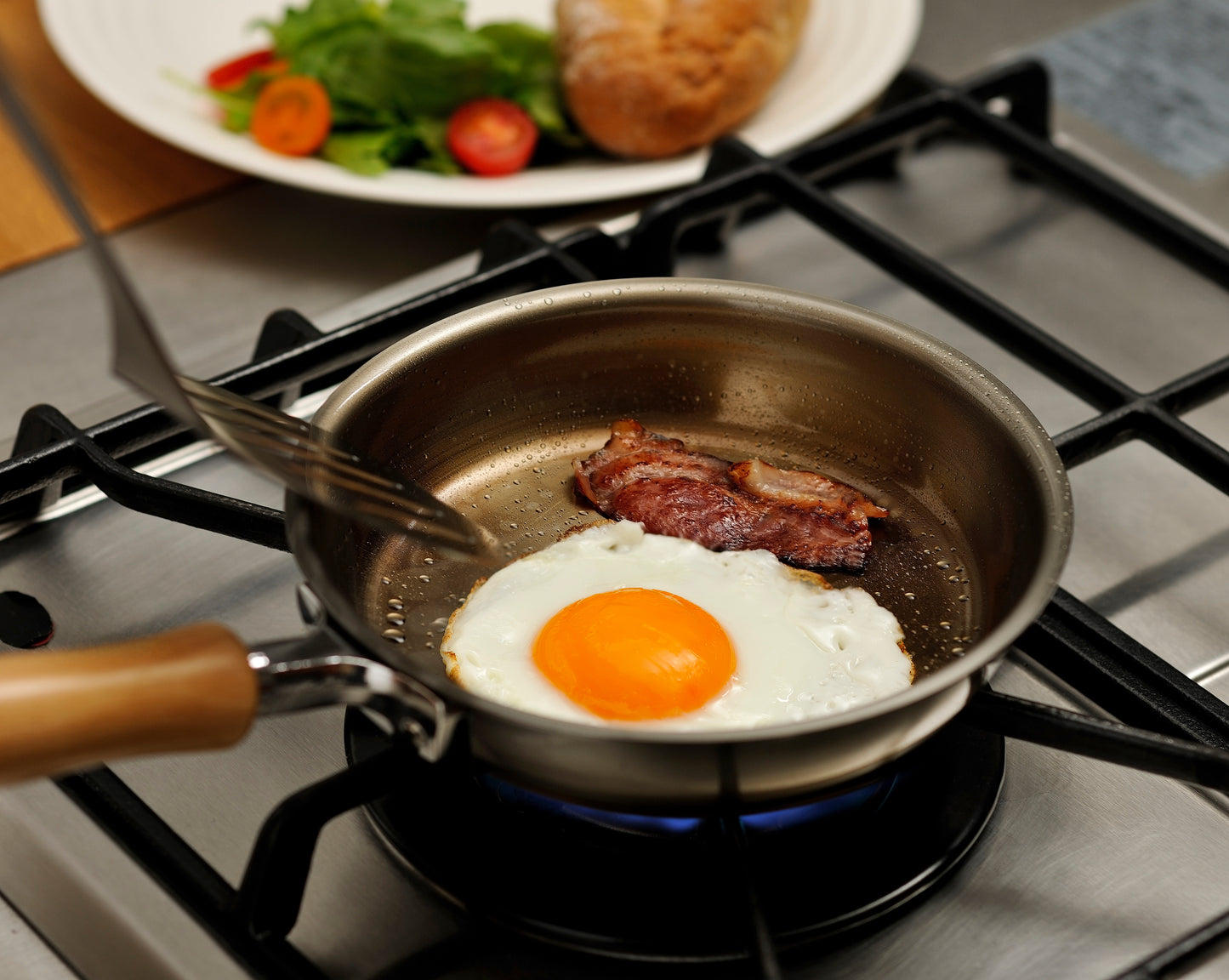 Chitose Wooden-Handled Iron Frying Pan 16cm