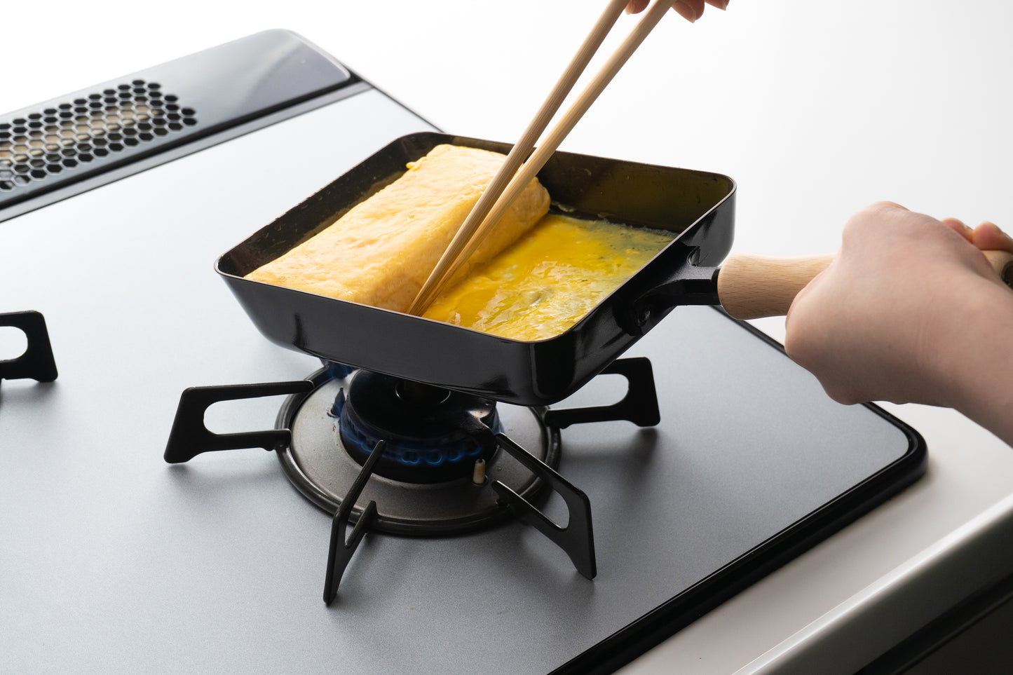 Chitose Wooden-Handled Iron Tamagoyaki Pan 14 x 18cm