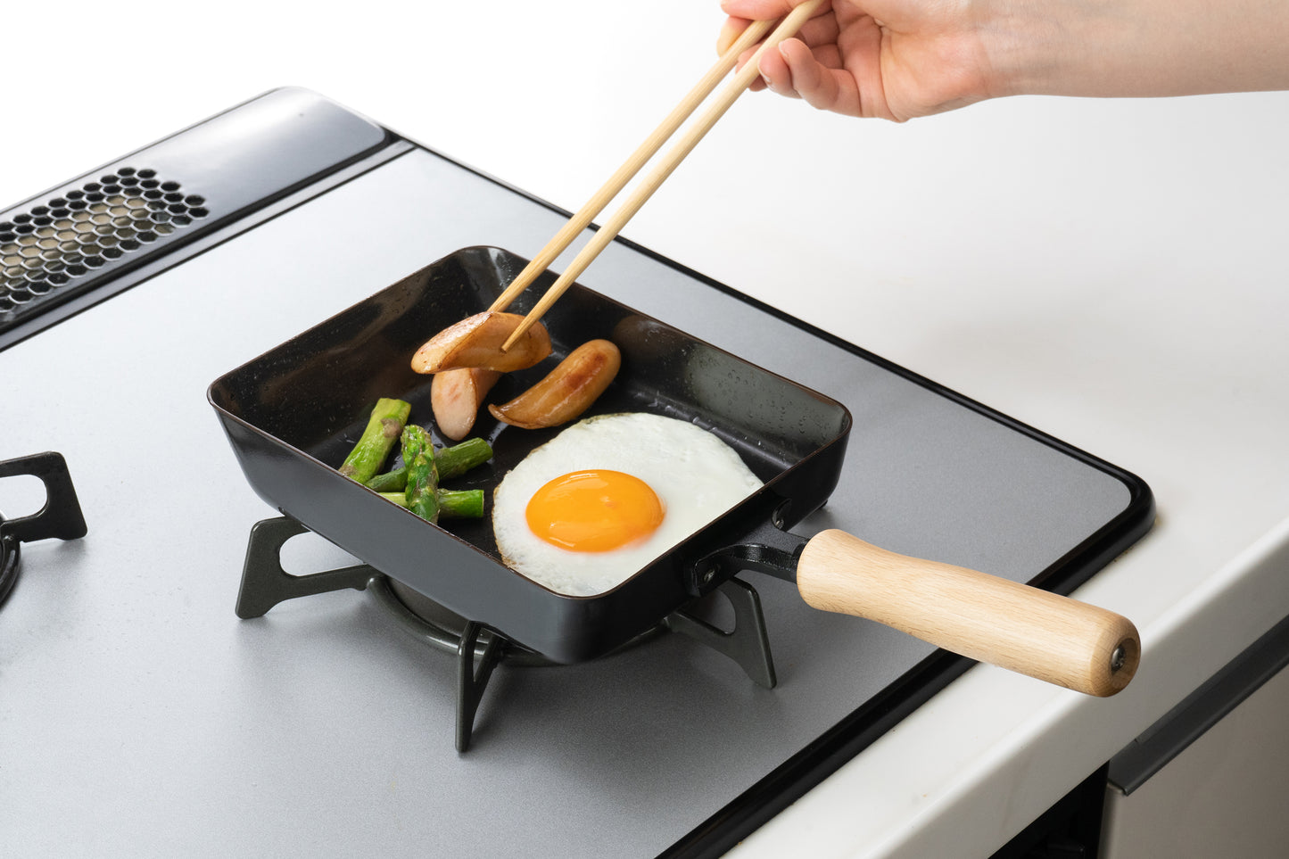 Chitose Wooden-Handled Iron Tamagoyaki Pan 14 x 18cm