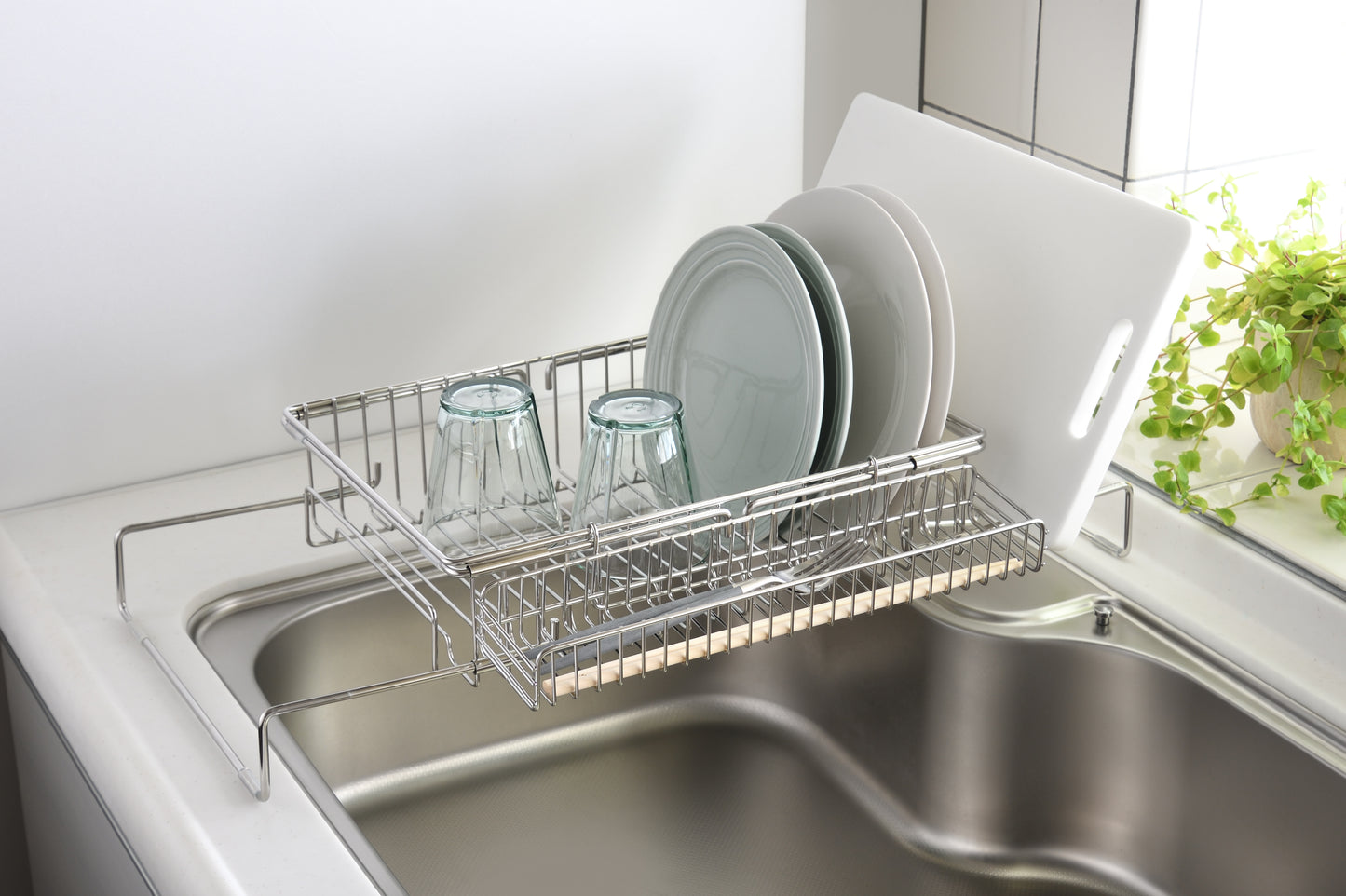 Enzo Expandable Sink Dish Drainer Rack with Lid & Cutting Board Stand