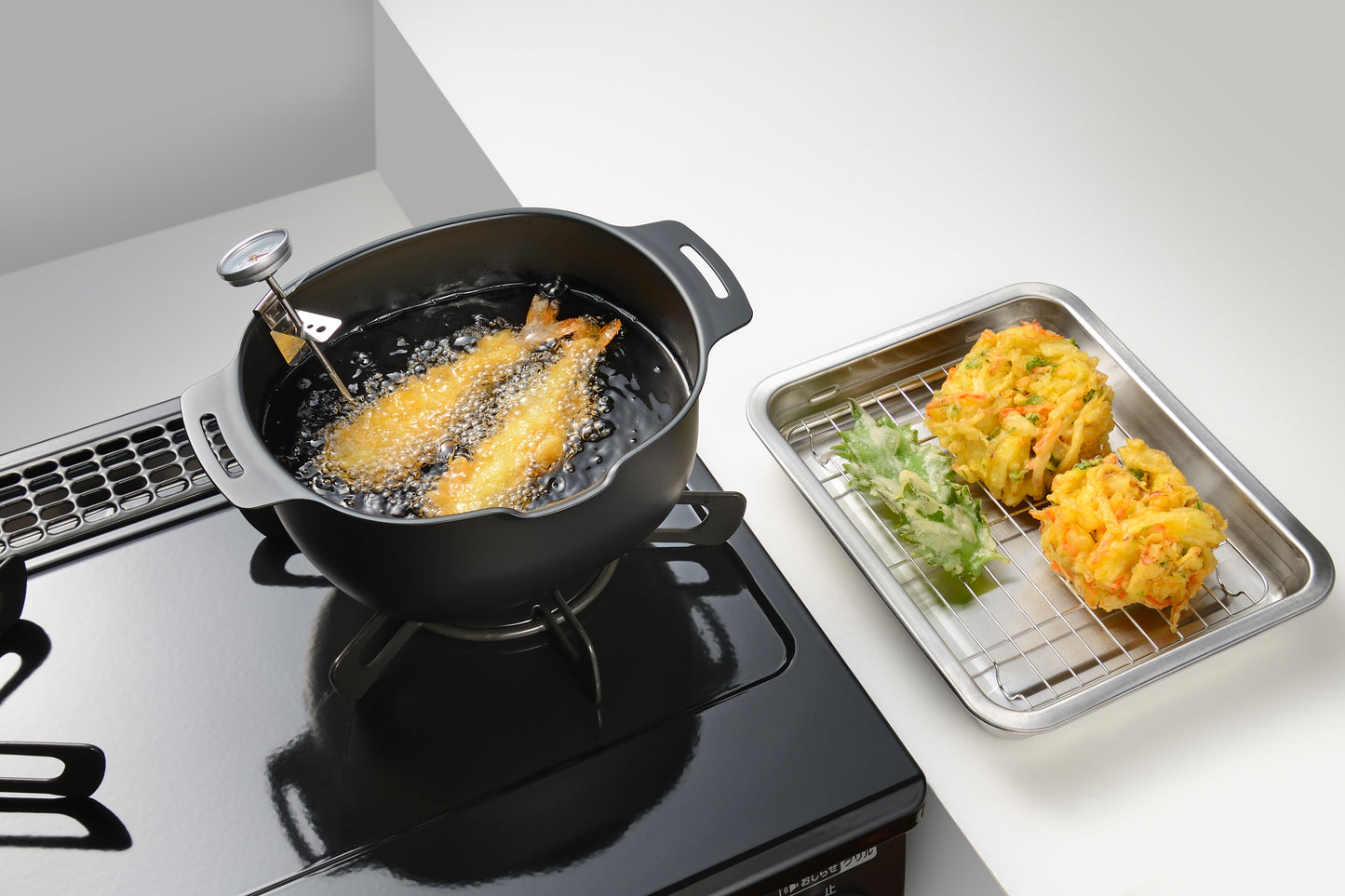 Enzo Iron Oval Tempura Frying Pot with Thermometer 20 × 17cm