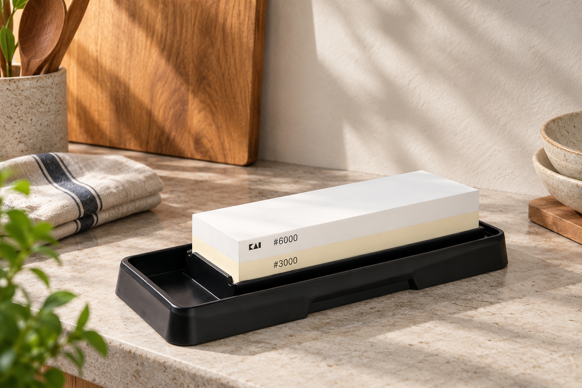 Kai Shun Combination whetstone with reservoir 3000/6000