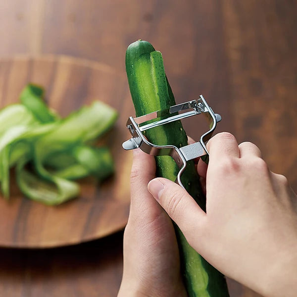 Kitchen Bar Stainless Steel Curved Blade Peeler