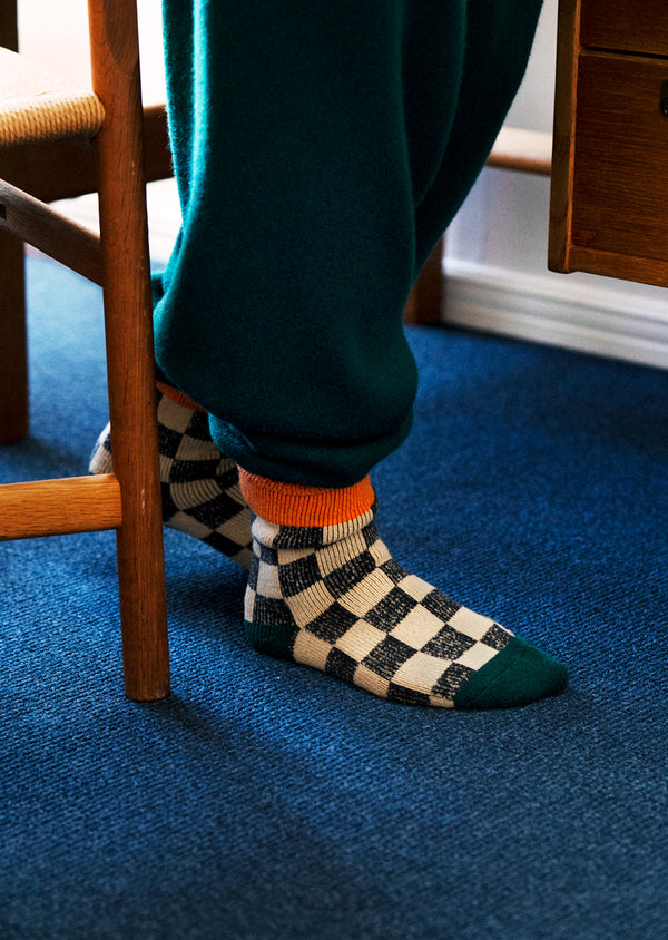 ROTOTO Wool Blend Pile Room Socks Checkerboard - Dark Green / Red