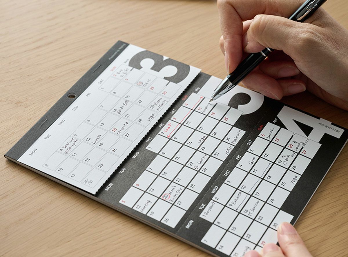 Replug 3's Three-Month Desk Calendar 2027