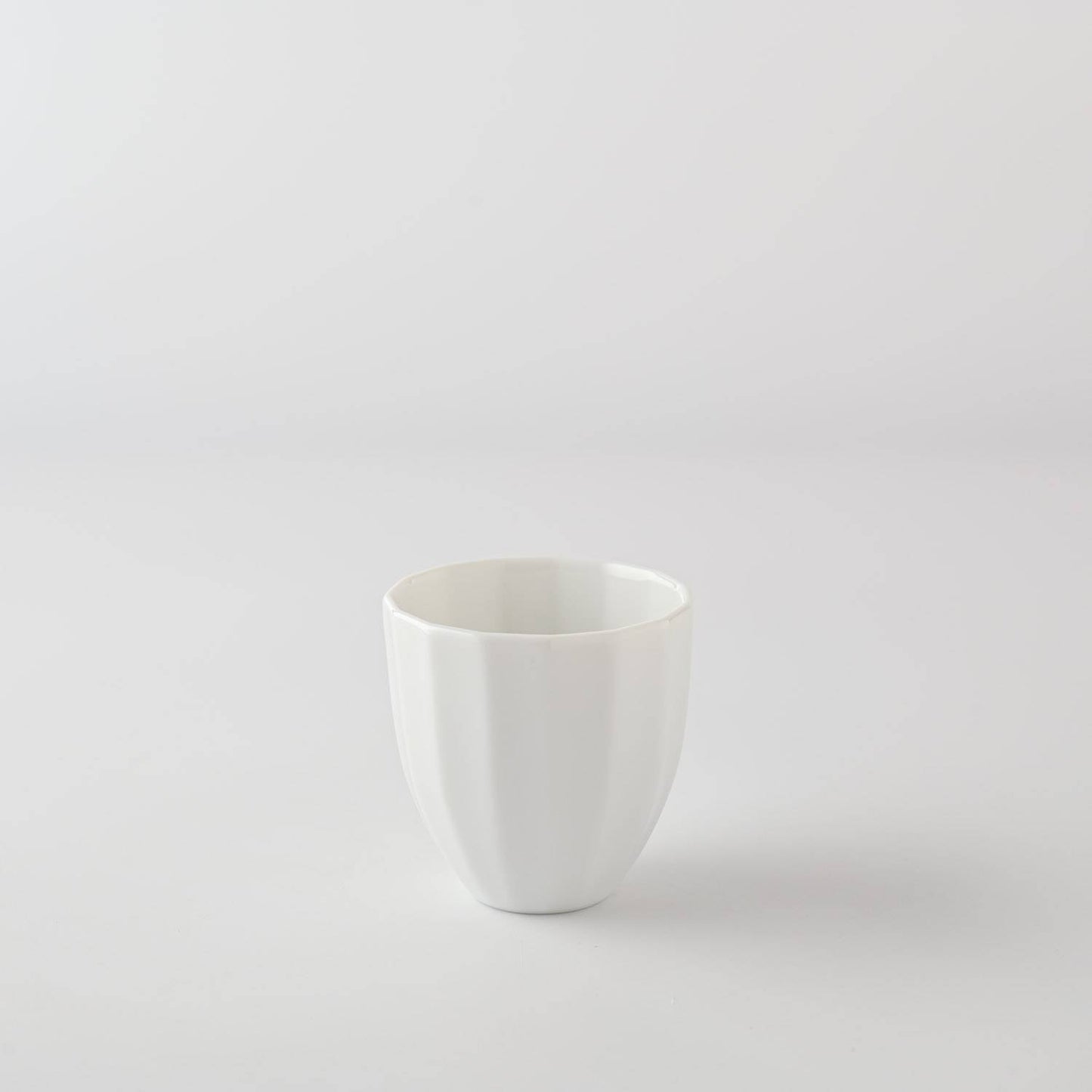 Ridged White sake jug & 2 cups wooden boxed sake set