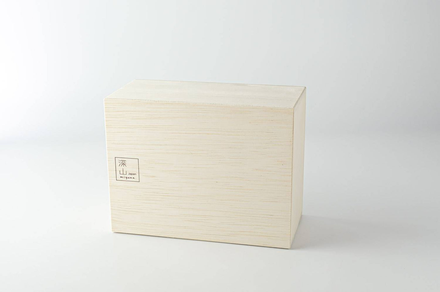 Ridged White sake jug & 2 cups wooden boxed sake set