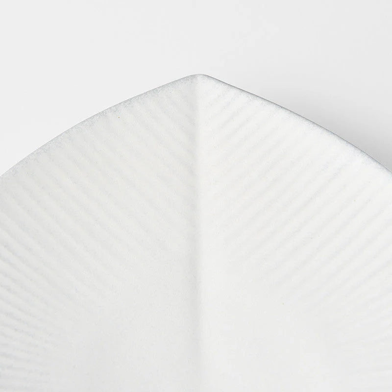 Snow Leaf small rounded plate 17cm