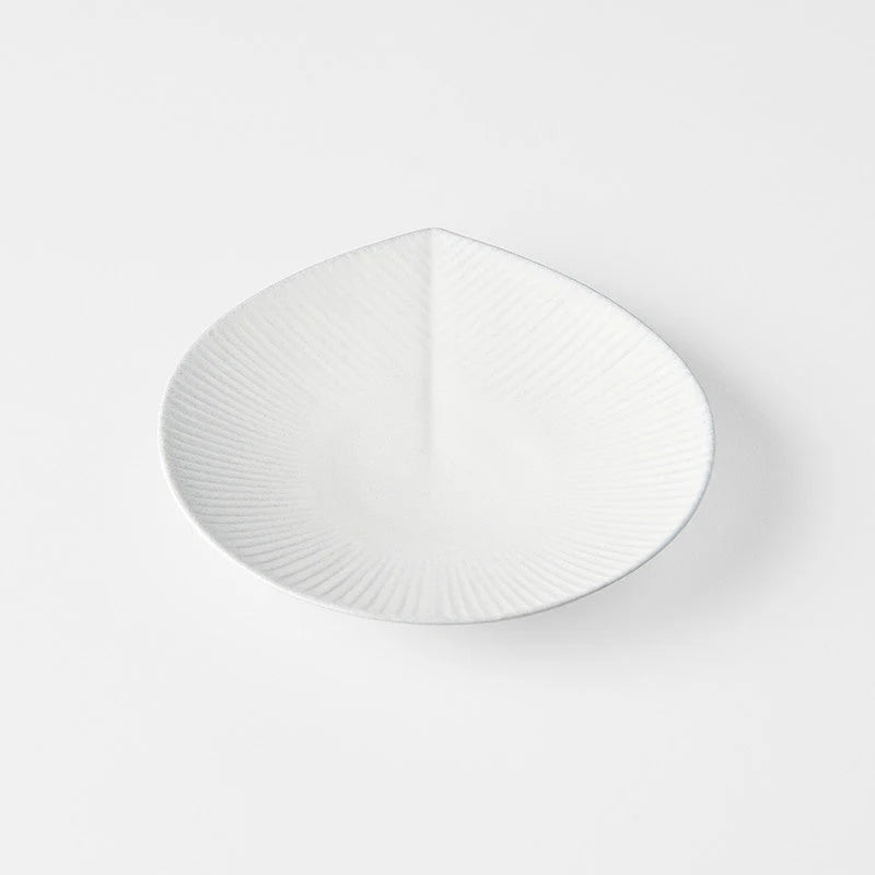 Snow Leaf small rounded plate 17cm