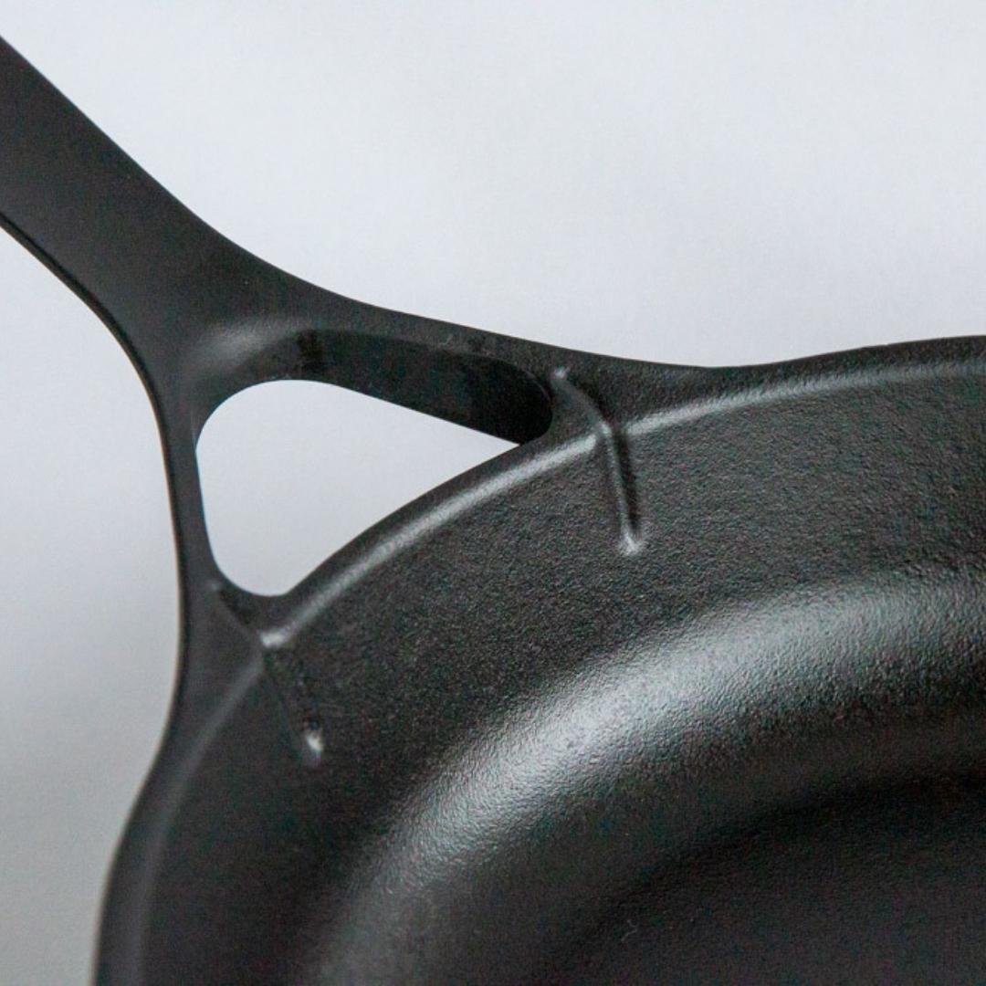 Unilloy Lightweight Cast Iron Frying Pan 26cm