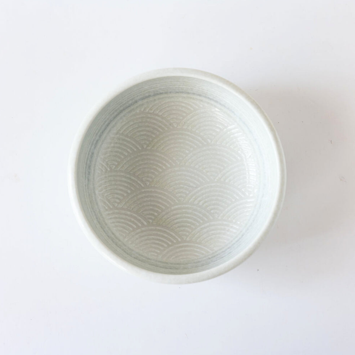 White Seigaiha Wave Thick Edge Bowl 23cm