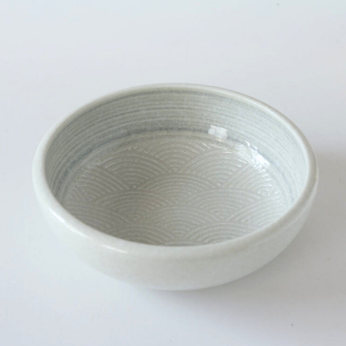 White Seigaiha Wave Thick Edge Bowl 23cm