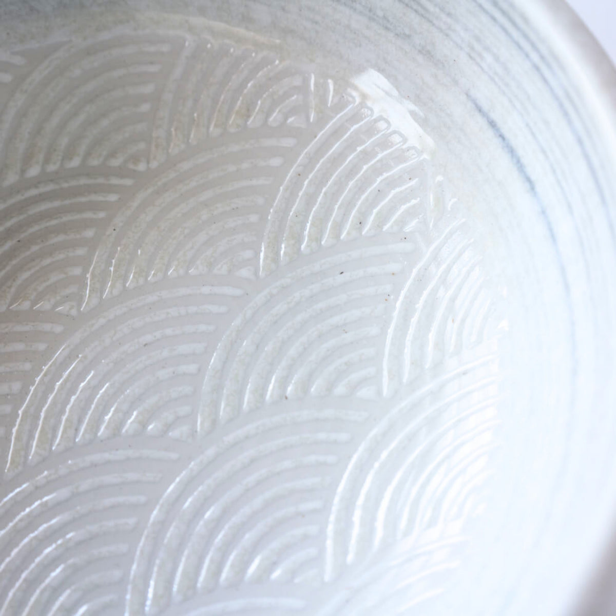 White Seigaiha Wave Thick Edge Bowl 23cm