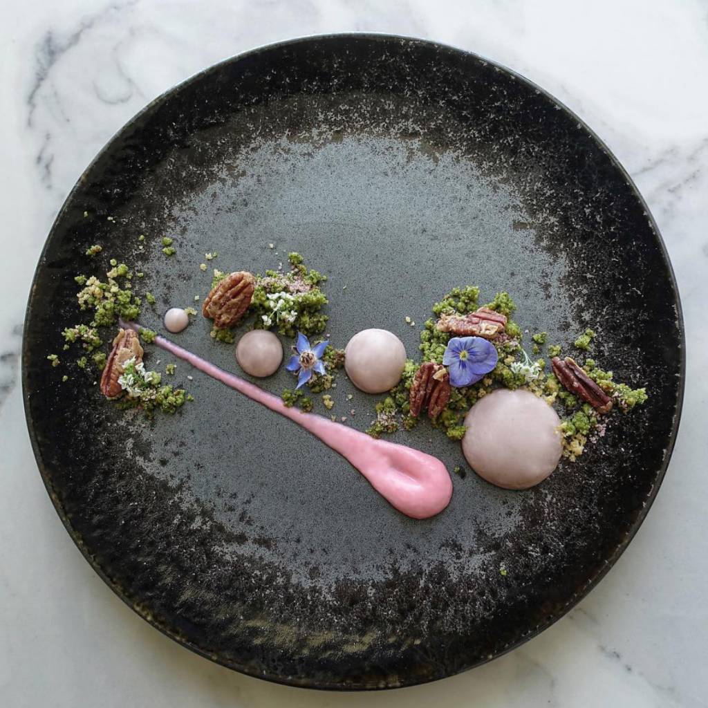 Black Pearl dinner plate 25cm