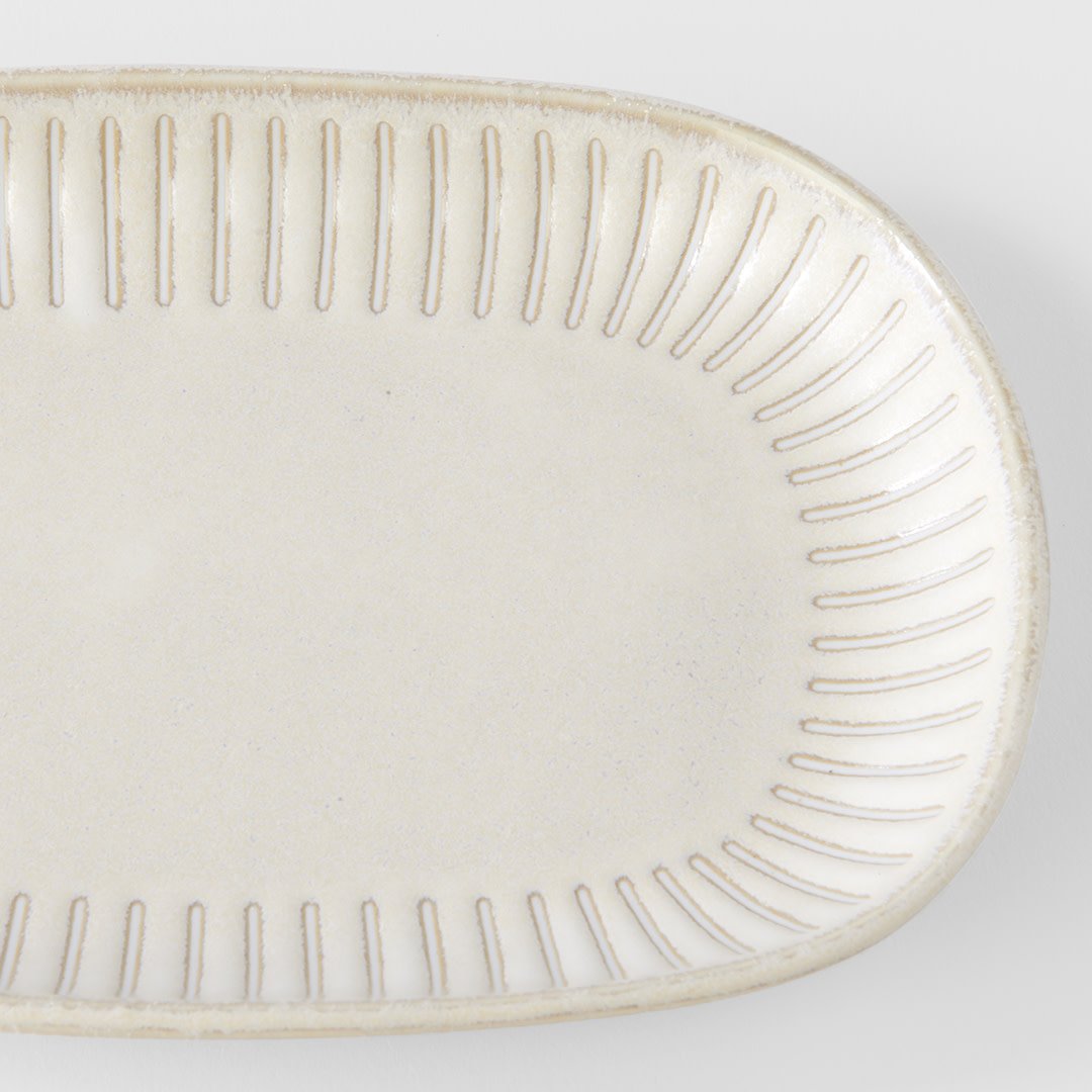 Ridged Alabaster oval plate 18.7cm