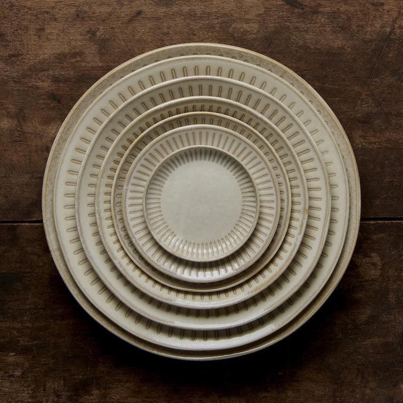 Ridged Alabaster Dinner Plate 23cm