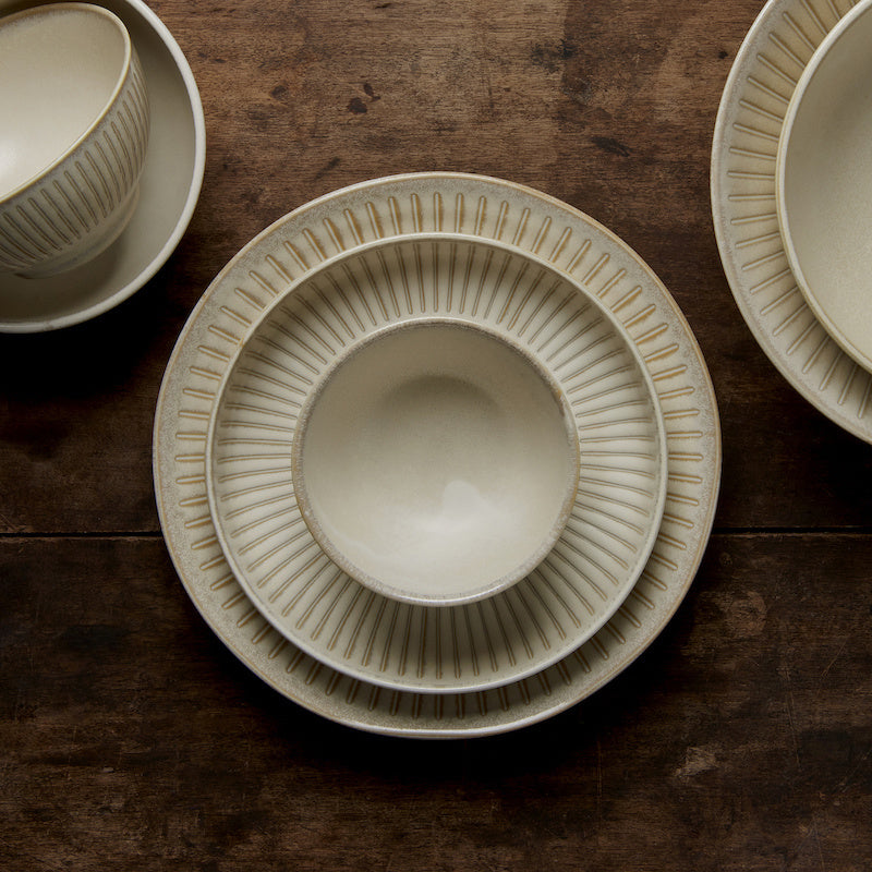 Ridged Alabaster Dinner Plate 23cm
